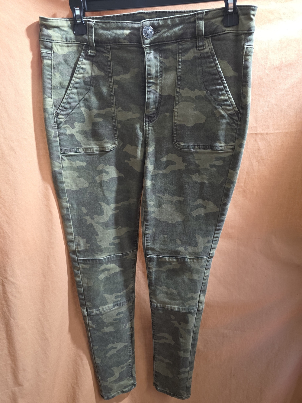 American Eagle Women's Olive Camo Utility Pants